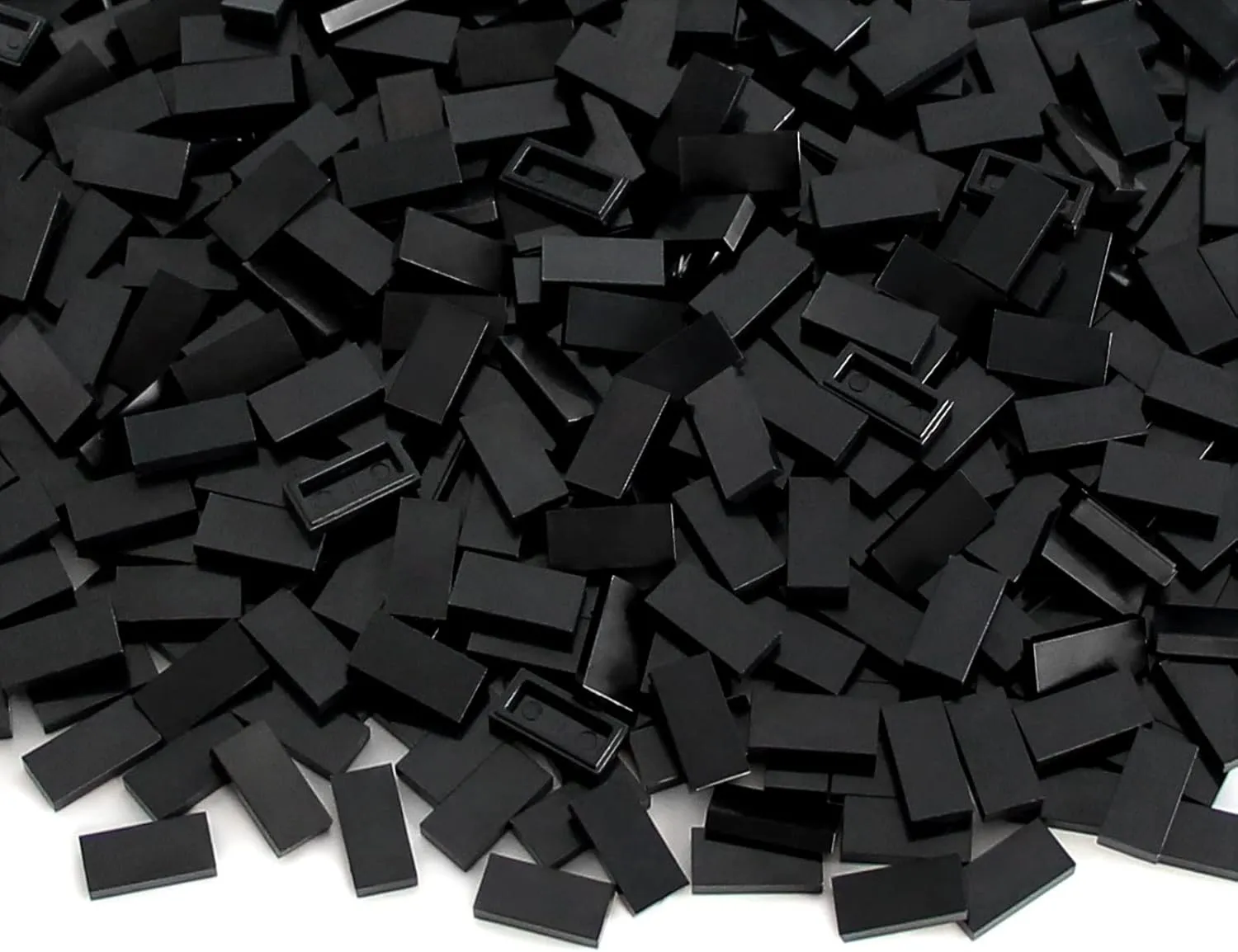 Black 1×2 Tile ×700 Parts and Pieces Flat MOC Bricks, Bulk Building Blocks for Smooth Surface Wall Floor, Toy Accessories Compatible with Major Brands