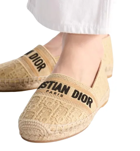 CHRISTIAN DIOR