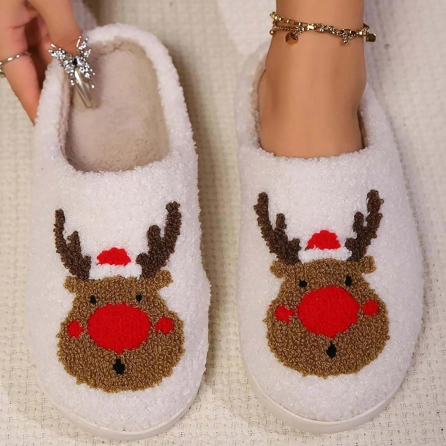 Christmas Slippers for Women Cozy Indoor Fuzzy House Slippers Soft Fur Lined Anti-Skid Memory Foam Winter Bedroom Slippers