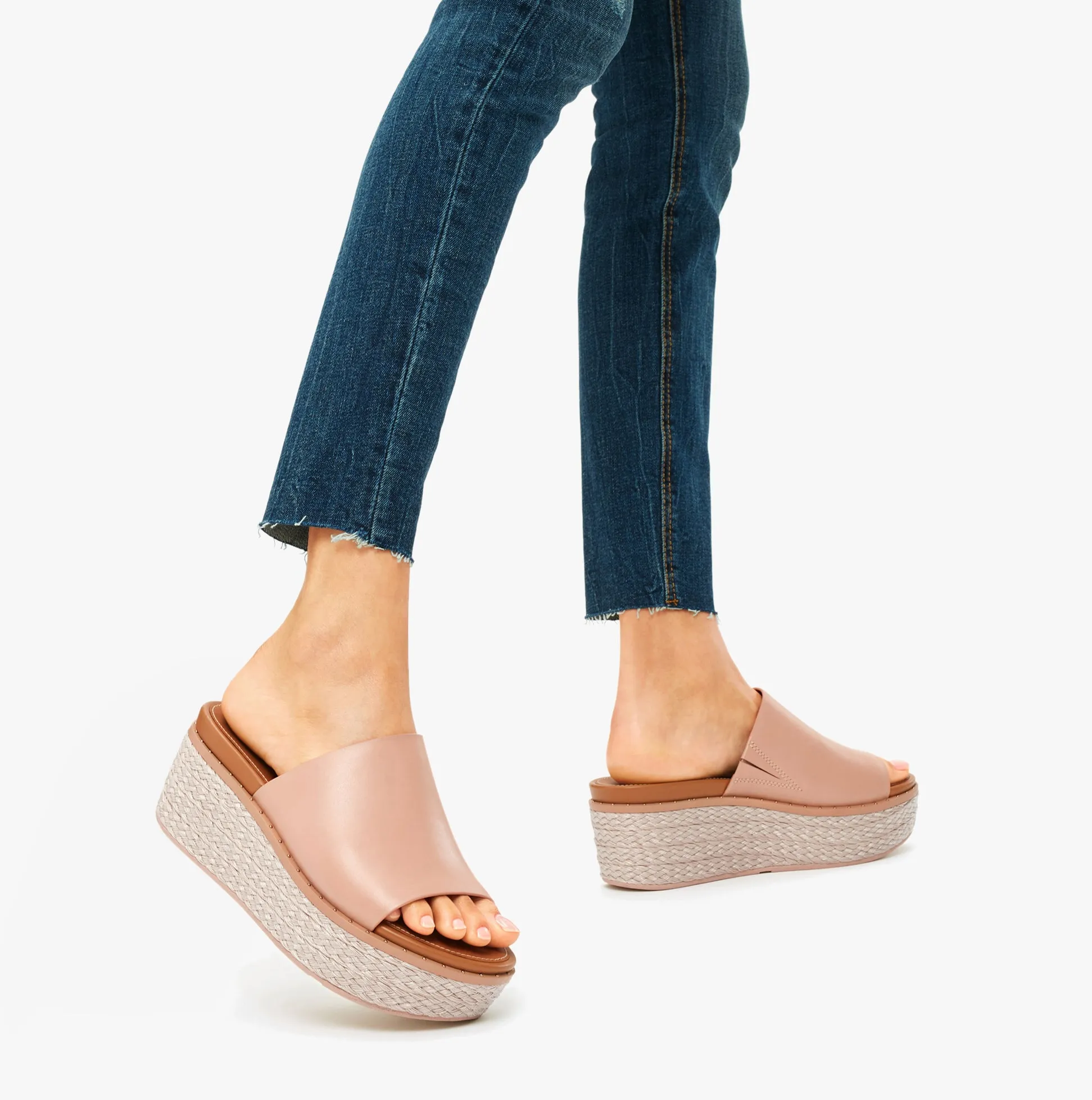 FitFlop AY9-137 ELOISE ESPADRILLE Womens Wedges  Beige