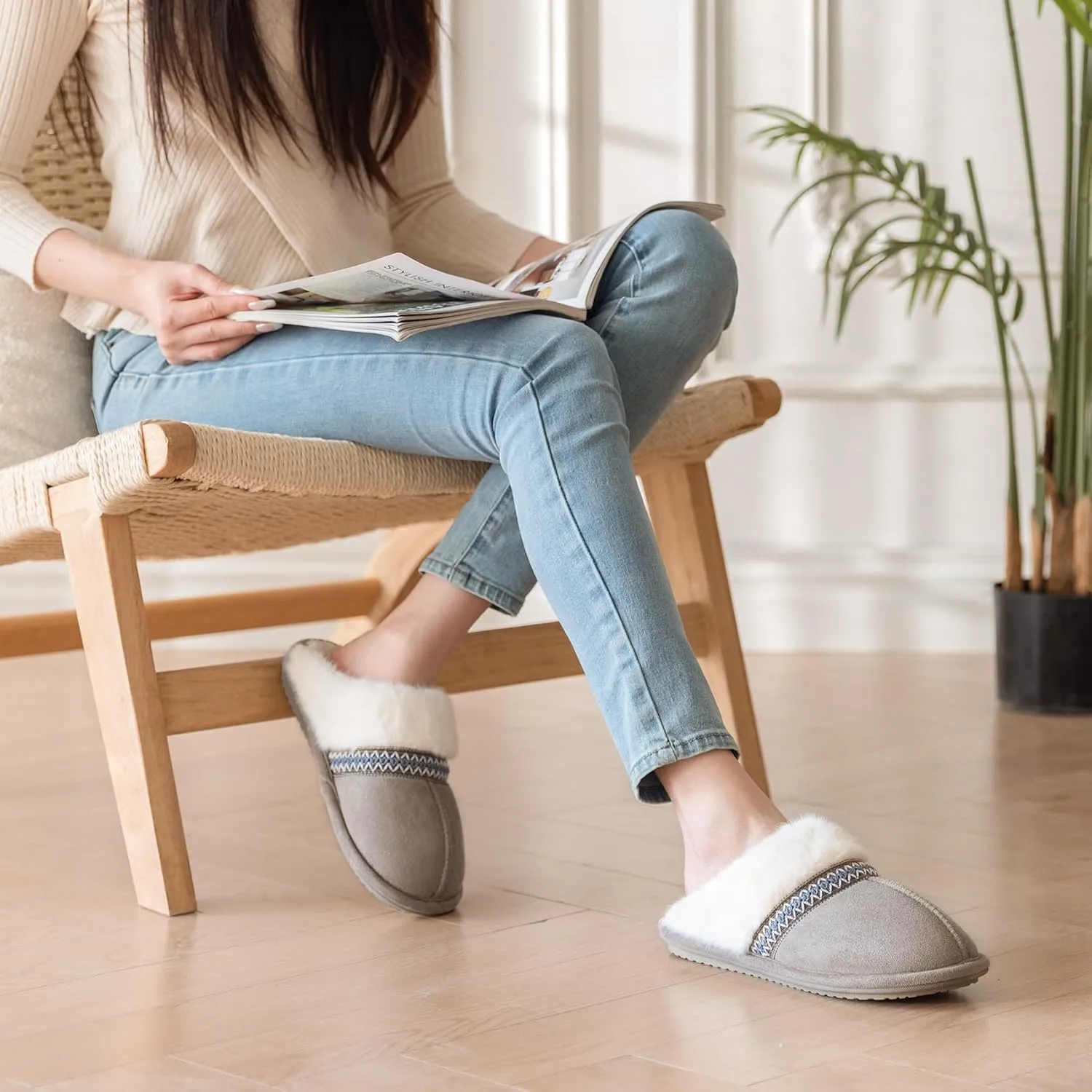 Fuzzy Slippers for Women with Memory Foam Warm Winter Suede House Slippers Indoor Outdoor Gifts For Women Faux Fur Anti-Skid