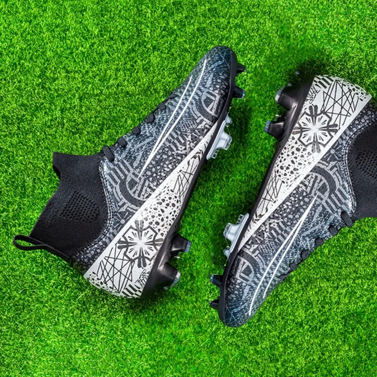 HESBITEUL Mens Athletic Outdoor Indoor Comfortable Soccer Shoes Boys Football Student Cleats Sneaker Shoes High Gripping Power