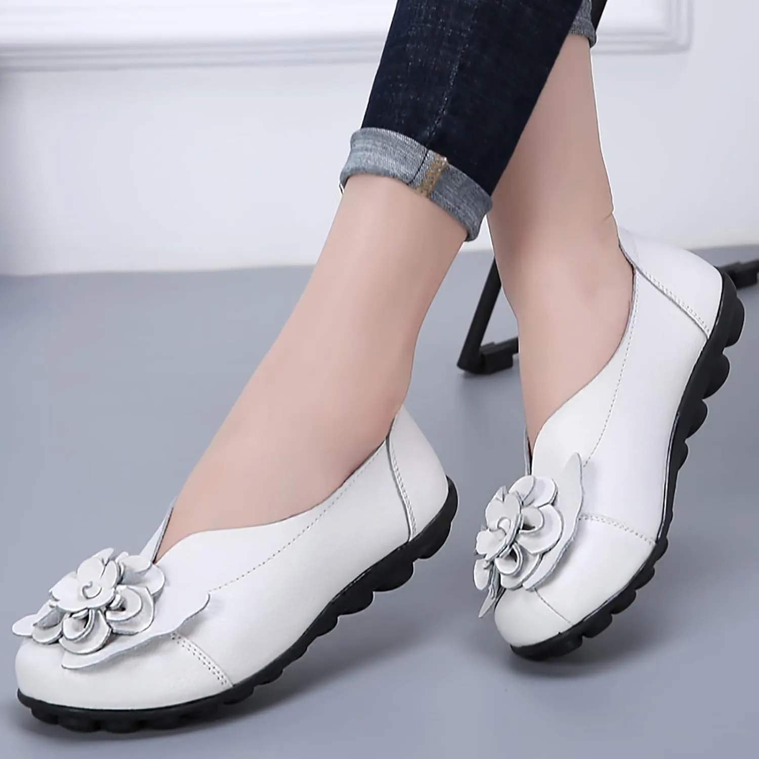 Loafers for Women Comfort Flowers Slip on Soft Sole Flat Lightweight Closed Toe Moccasins Driving Flats Casual Work Office Shoes