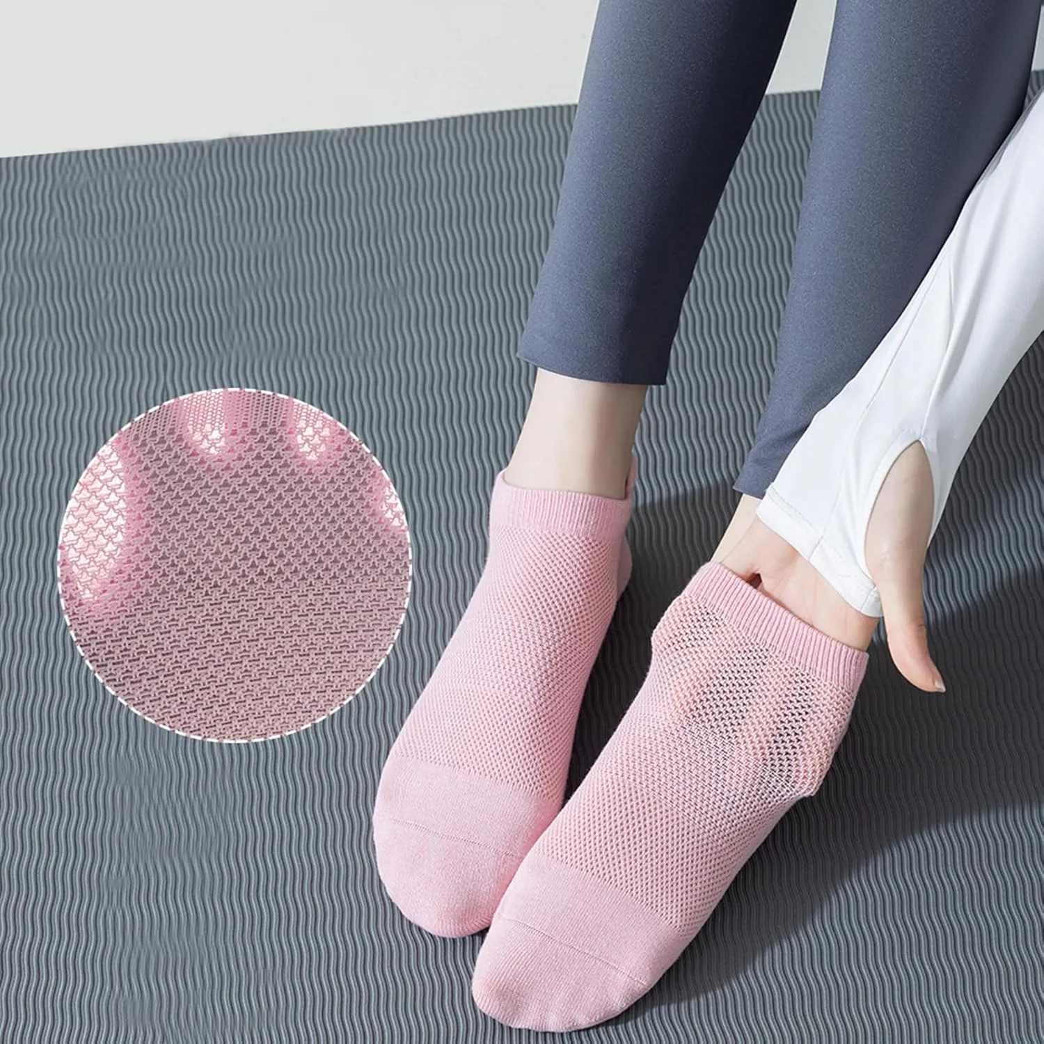 Pilates Socks with Grips for Women, Non Slip Yoga Socks, Anti Skid Socks for Yoga Pilates Gym Sports 4 Pairs