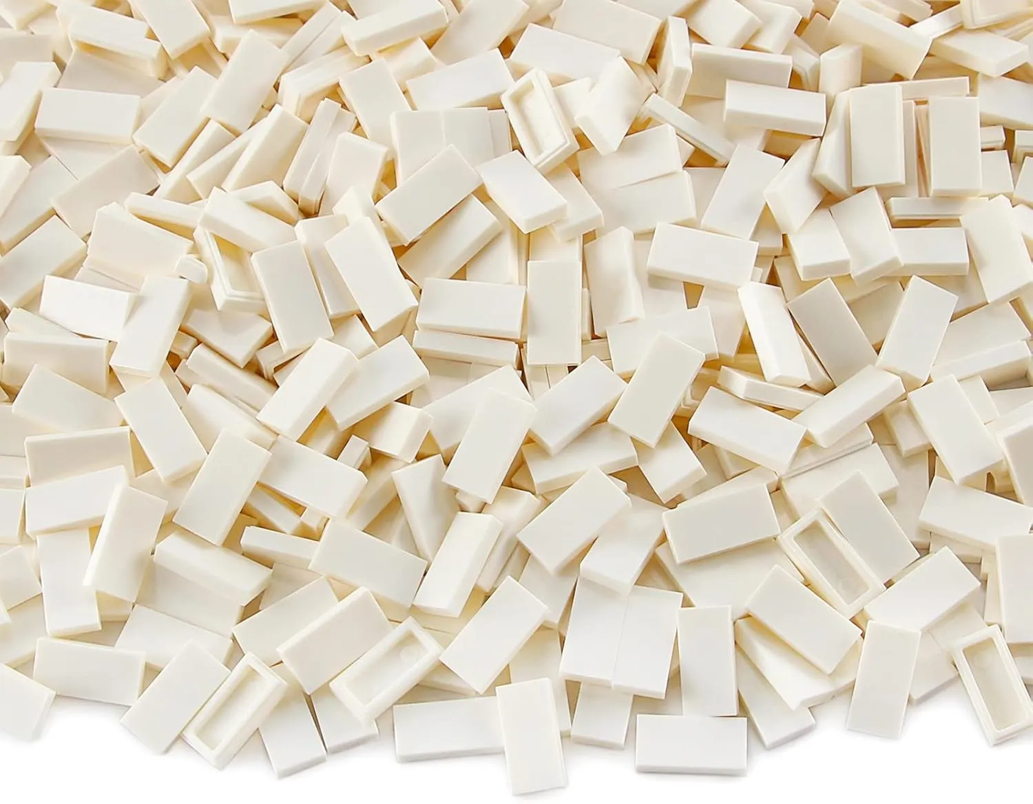 White 1×2 Tile ×700 Parts and Pieces Flat MOC Bricks, Bulk Building Blocks for Smooth Surface Wall Floor, Toy Accessories Compatible with Major Brands
